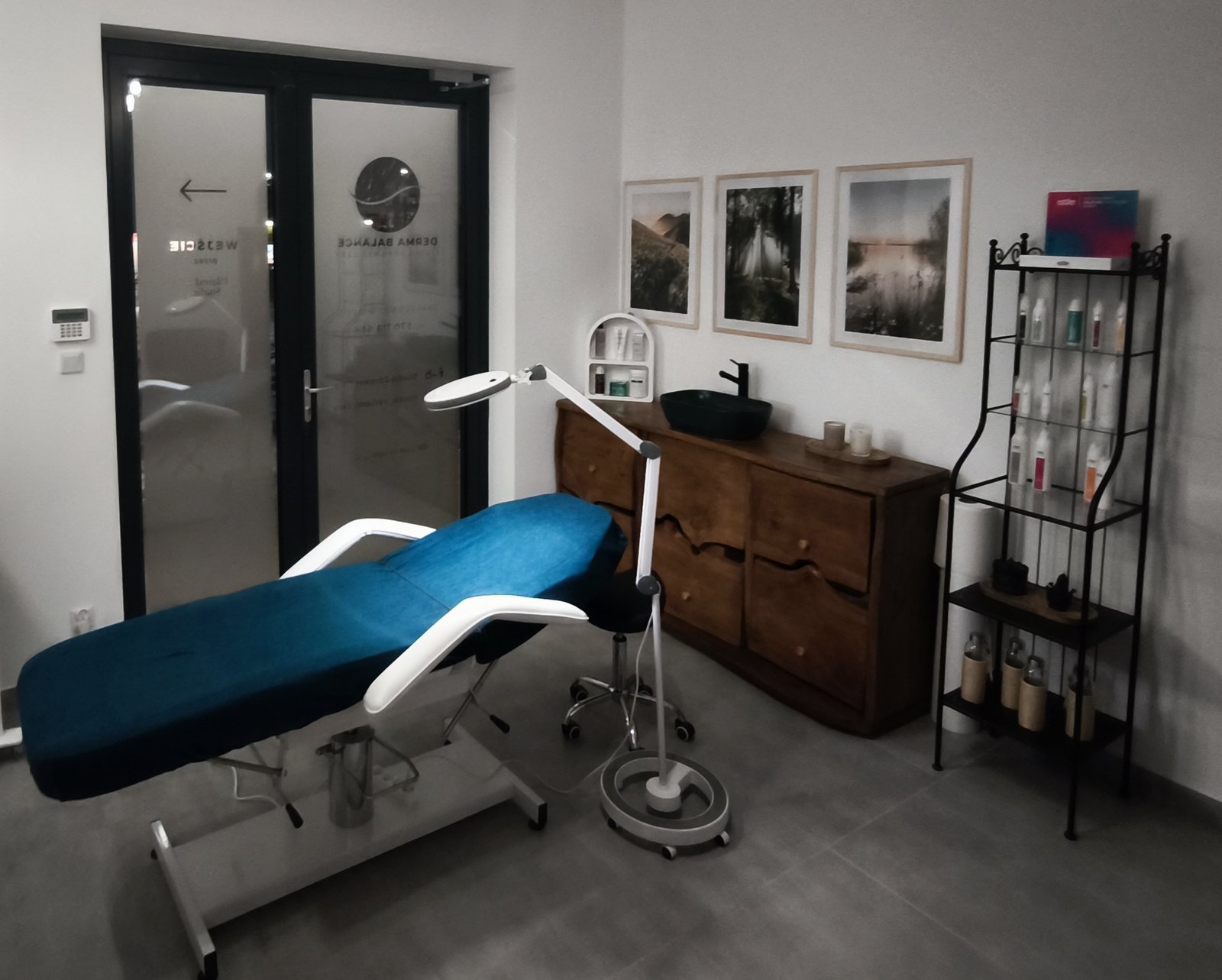 gabinet dermabalance stół do zabiegów